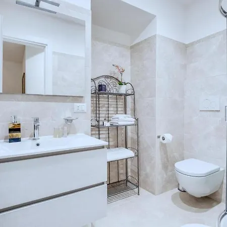 Iflat Trevi's Stylish Paradise Apartment *